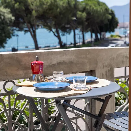 Iseolakerental - La Terrazza Sul Porto Apartament *