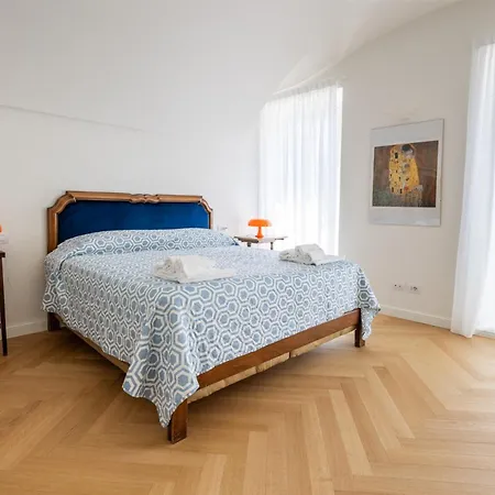 Iseolakerental - La Terrazza Sul Porto Apartament